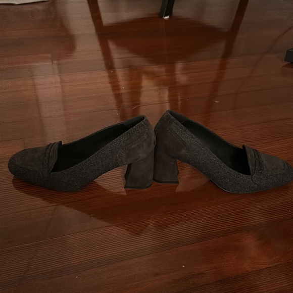 Stuart Weitzman gray heels like new - Picture 3 of 6